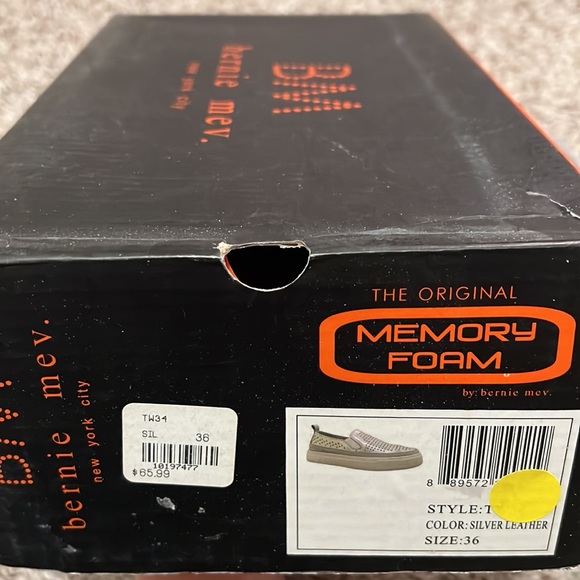 Bernie Mev.Memory foam white and silver leather shoes.Size 36.like new.Comfy. - Picture 4 of 4